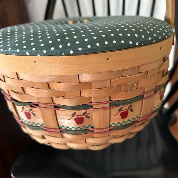Vintage Sewing Basket Split Wood Basket APPLES Lined with Lid - Picture 12 of 12